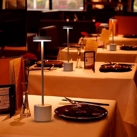 LuxTouch Metal – Luminária LED Recarregável de Mesa